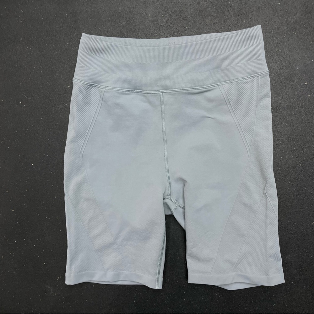 lululemon For the Chill Of It High-Rise
Short 8" Short Tights rear zip